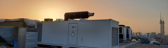 Netzersatzanlage im Sonnenuntergang PERMALUX