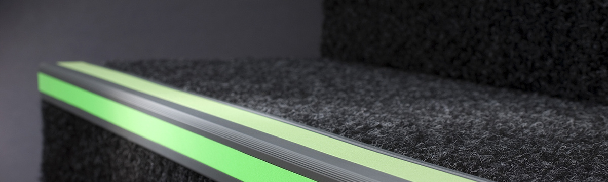 Langnachleuchtende Treppenkantenprofile PERMALUX